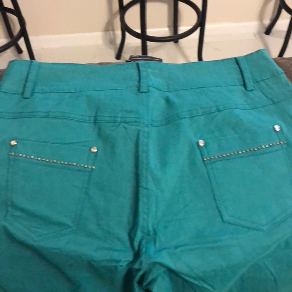 Female shorts - Picture 9 of 9